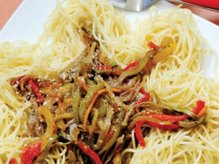 اسپاگتی با سس سبزی