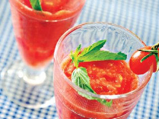 نوشیدنی خیار و گوجه فرنگی