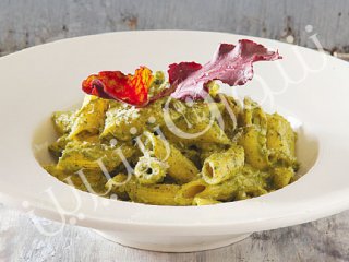 پاستا با سس پنیر و اسفناج (Pasta With cheese and spinach)