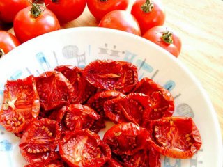 بهترین روش خشک کردن گوجه