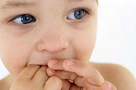 مهمترین علل مکیدن انگشت در کودکان