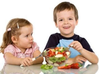 آموزش آداب غذا خوردن به کودک