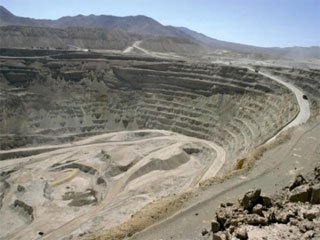 معدنکاری مس شیلی روی ریل توسعه